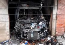 Explosión e incendio en Lanús: un auto estalló dentro de una vivienda y provocó daños materiales