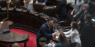 Fuerte cruce entre Agustín Rossi y Luis Petri por el Ministerio de Defensa