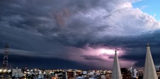 Fuertes ráfagas de viento y caída de granizo: una fuerte tormenta azotó a Olavarría