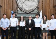 La Legislatura porteña reconoció al equipo de Ingeniería en Petróleo de la UBA que se consagró campeón del mundo