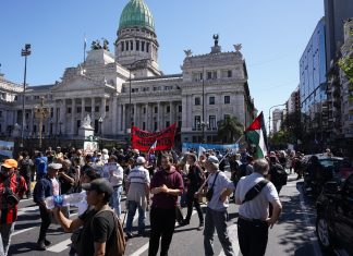 Los movimientos sociales, piqueteros y sindicatos anunciaron protestas para este mes contra la reforma laboral