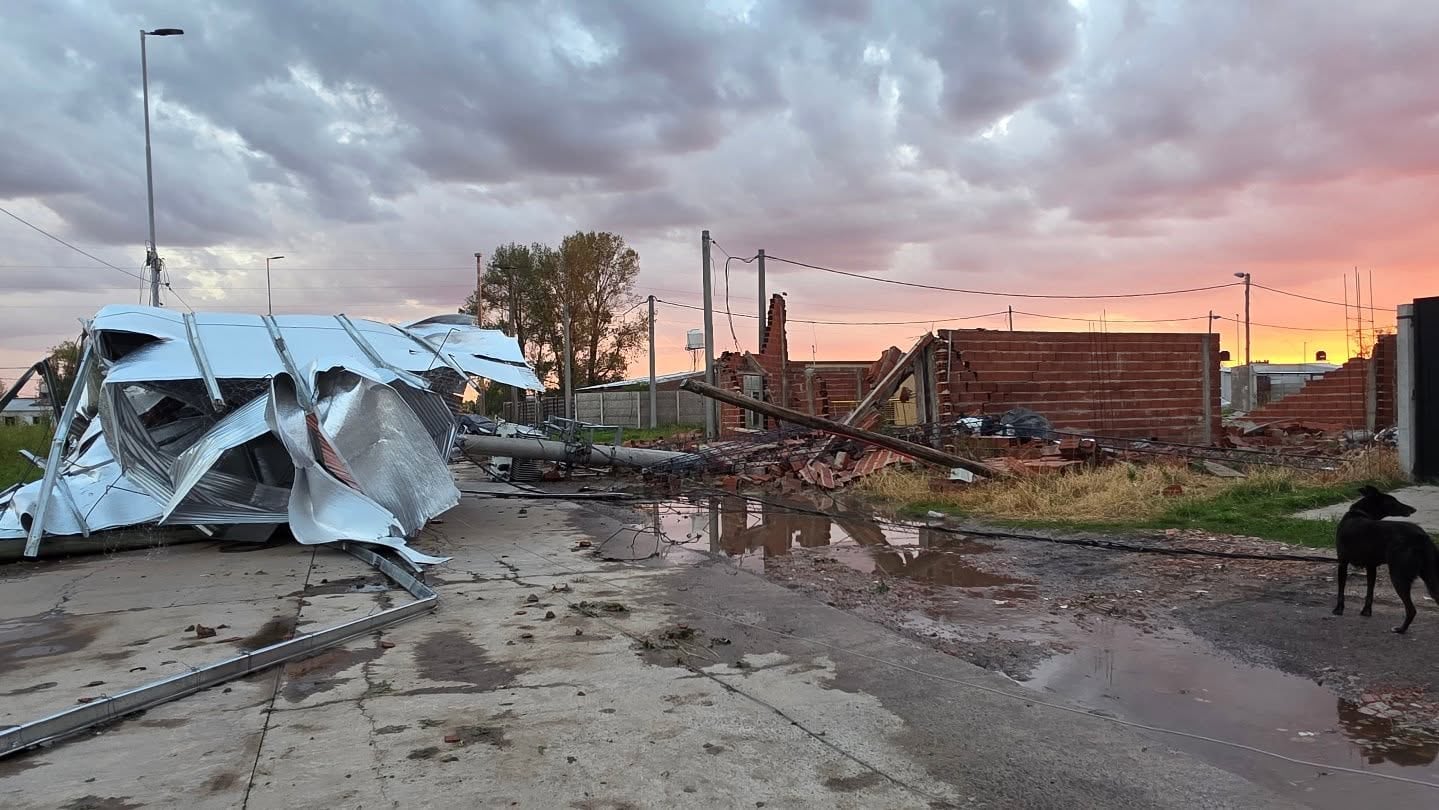 Un fuerte temporal en Carlos Casares provocó múltiples destrozos y hay varias ciudades bajo alerta amarilla